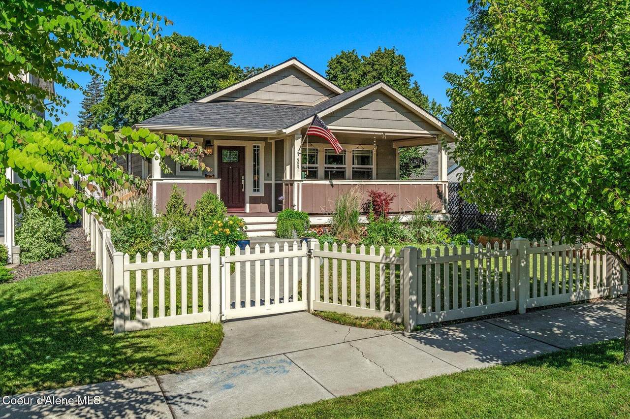 307 18TH St - Photo 1