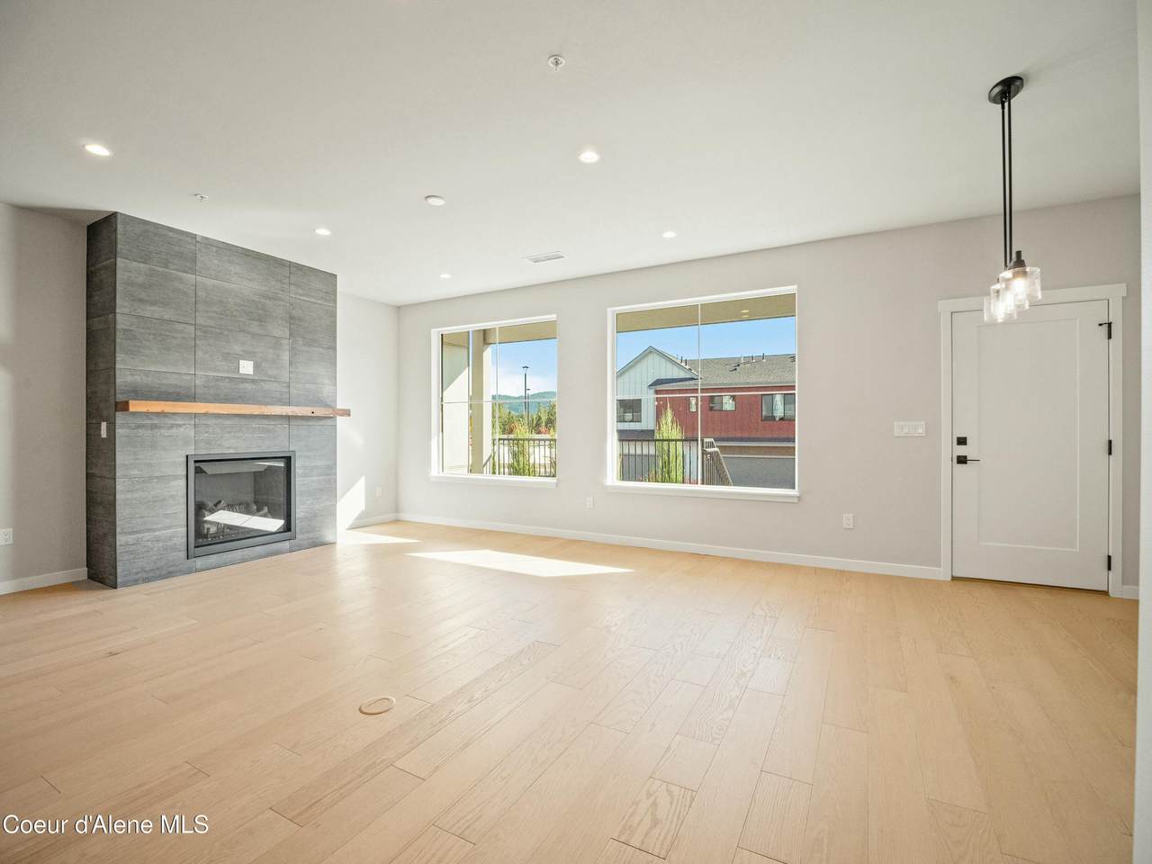 1033 Railroad Ave - Photo 1