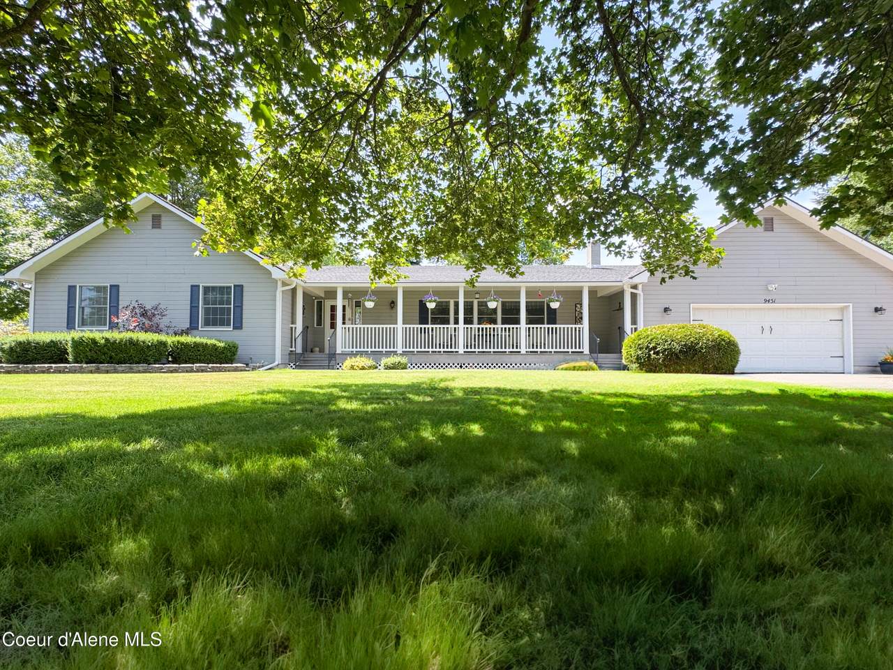 9451 Chateaux Dr - Photo 1