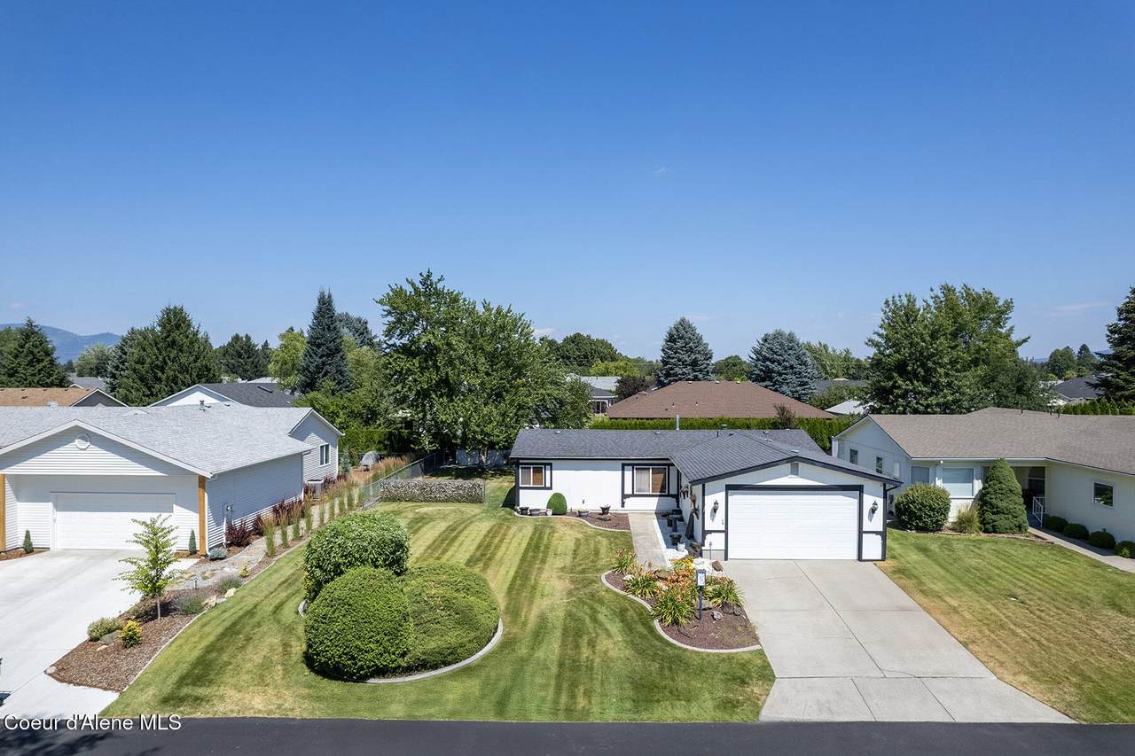 1393 Linwood Dr - Photo 1