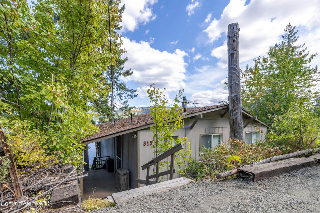 815 Edgewater Ct - Photo 1