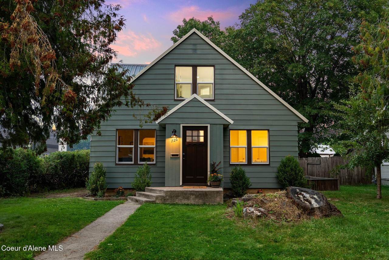 726 6th Ave - Photo 1