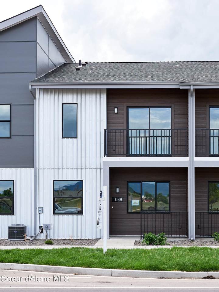 1048 4TH Ave - Photo 1