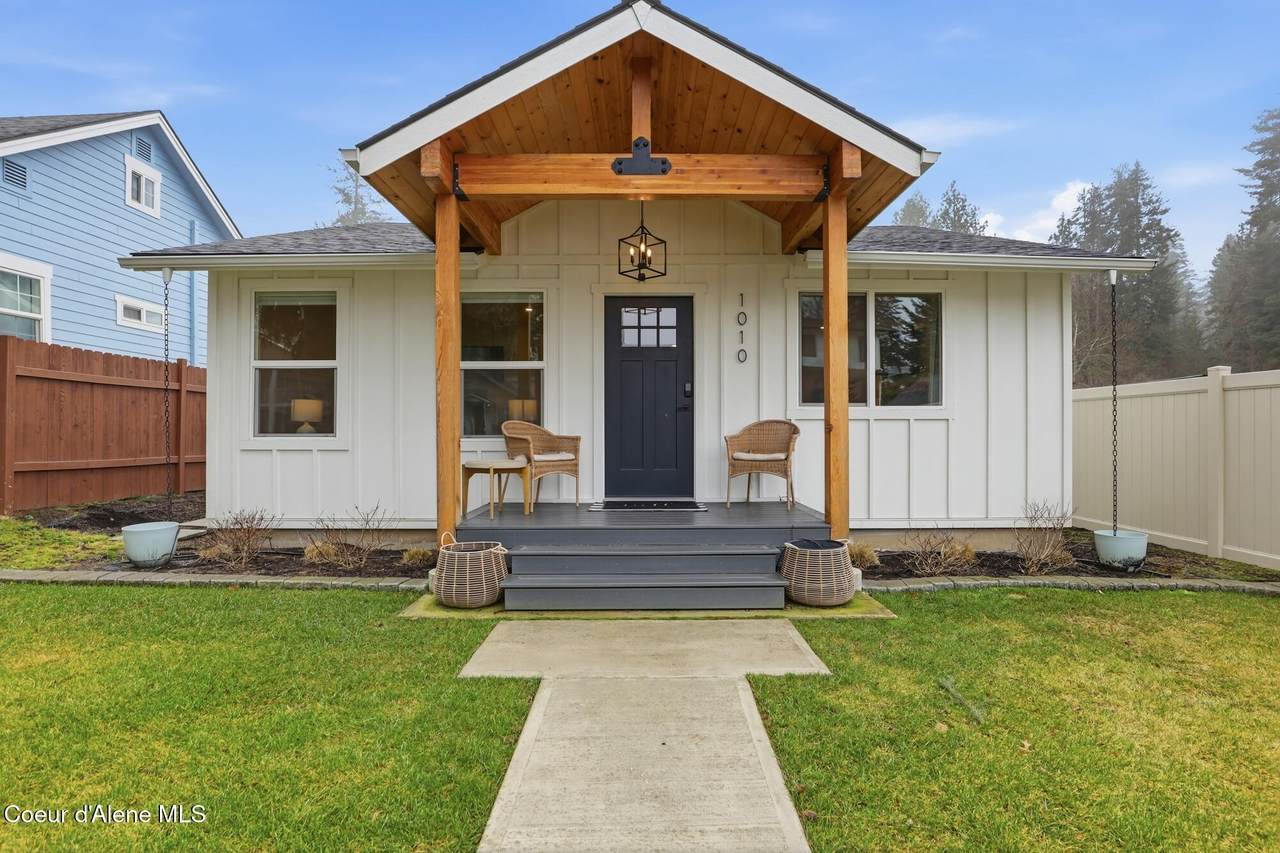 1010 Pine Ave - Photo 1