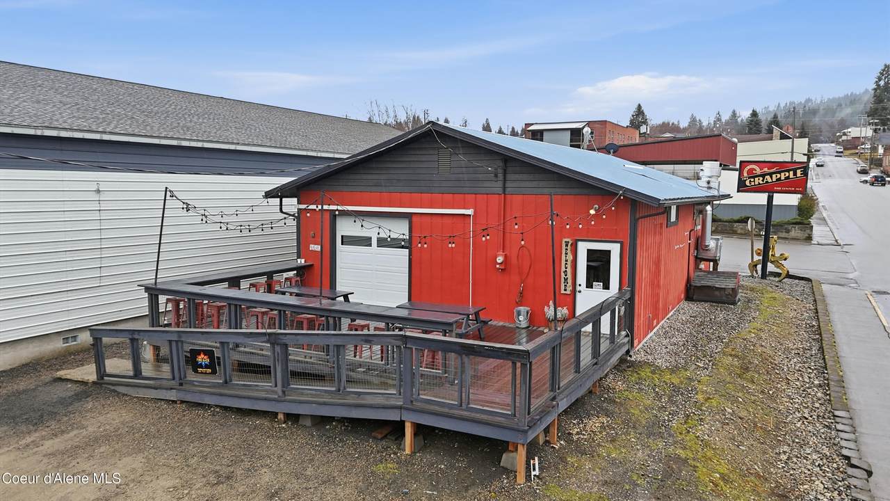 940 Center Ave - Photo 1