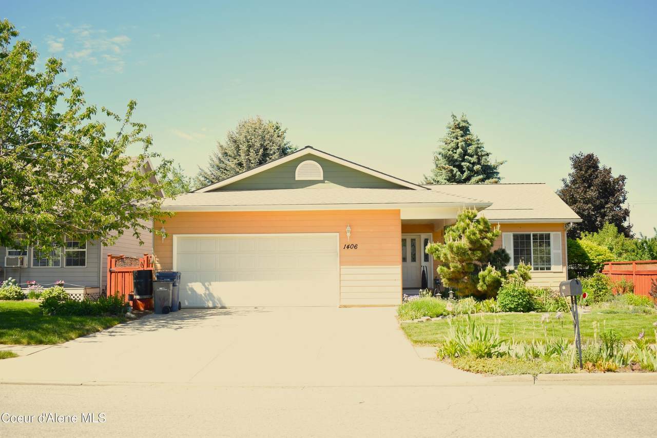 1406 Walnut St - Photo 1