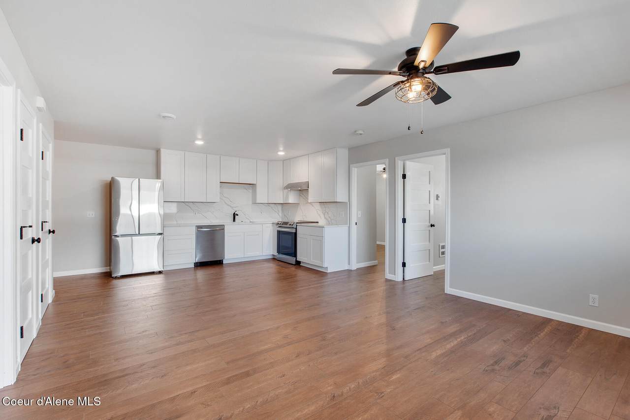 1313 Division Ave - Photo 1