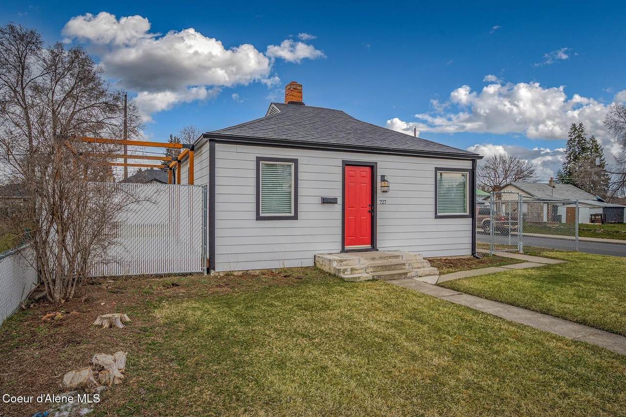 727 Crown Ave - Photo 1