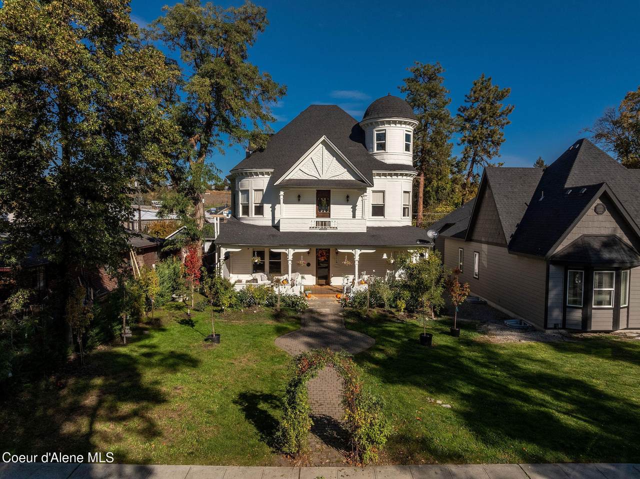 908 Frederick Ave - Photo 1