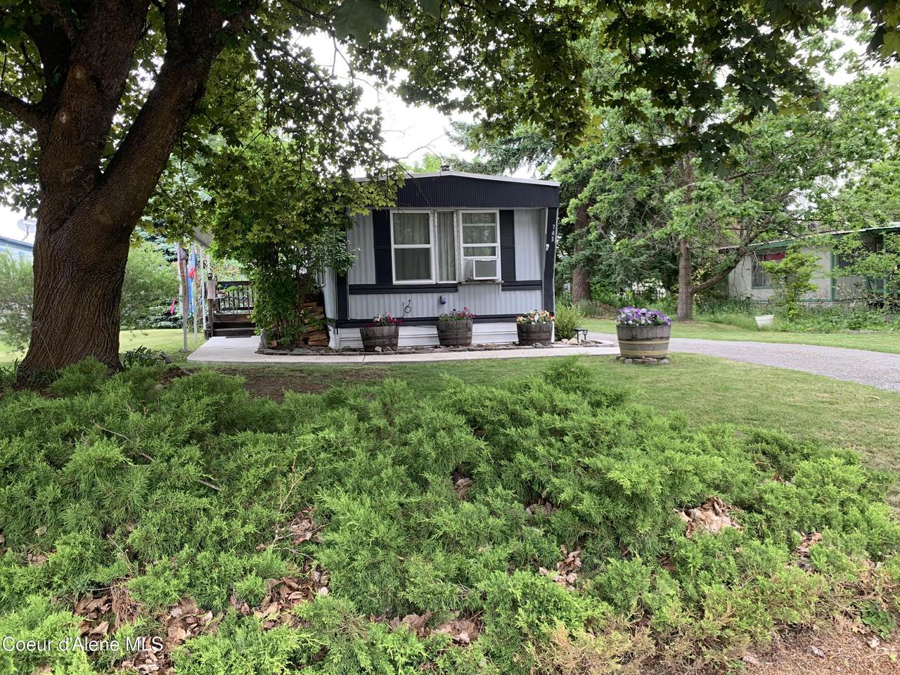 741 Kentucky Ave - Photo 1