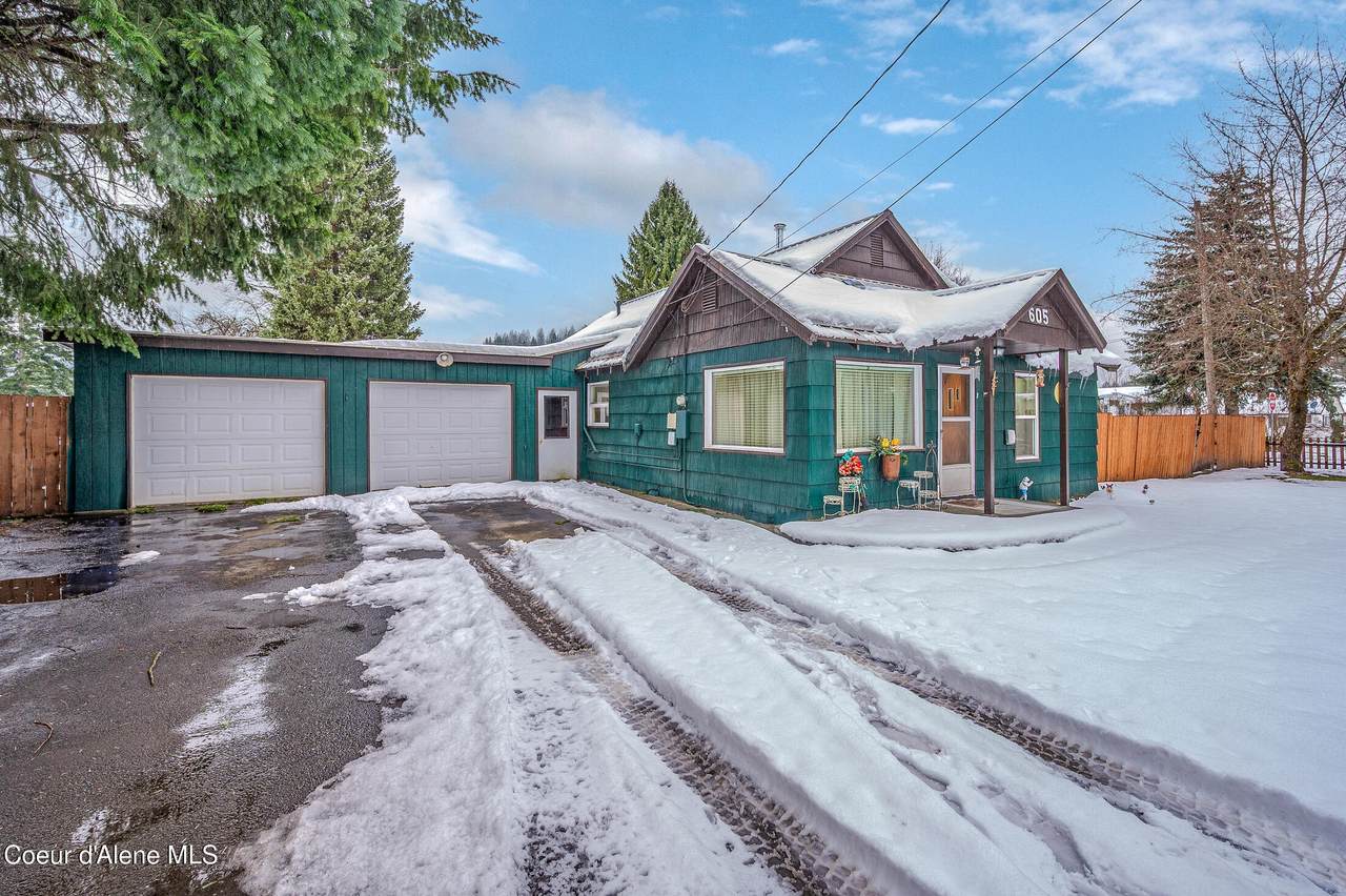 605 Lewiston Ave - Photo 1