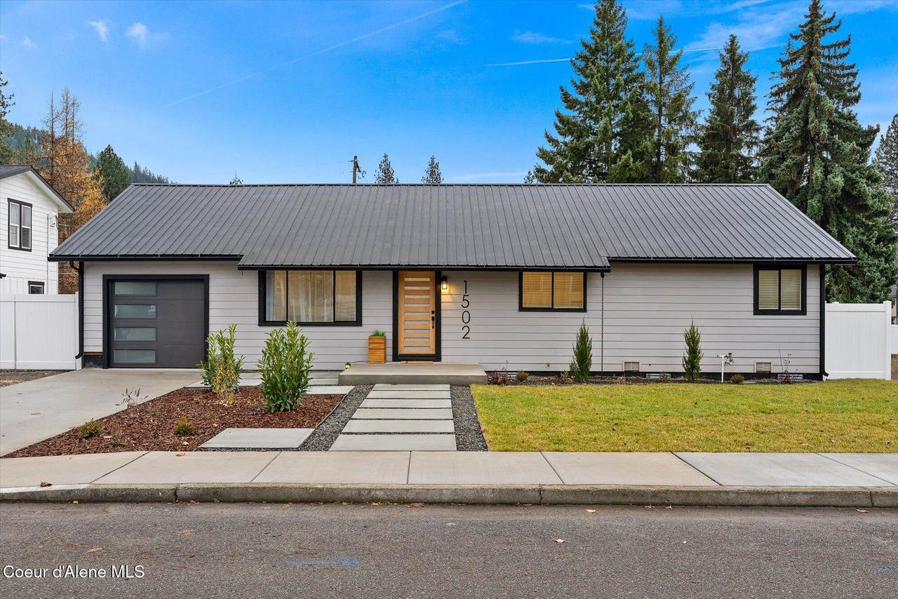 1502 Stiner Ave - Photo 1