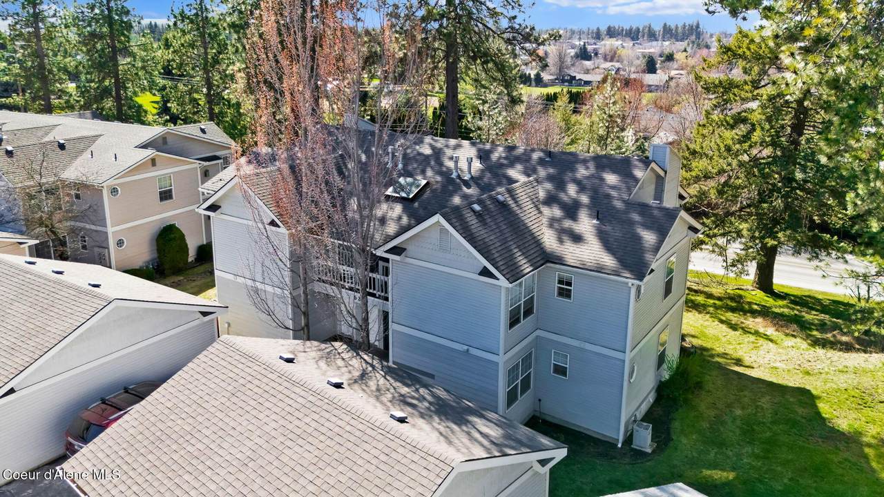 8233 Ridgewood Dr - Photo 1