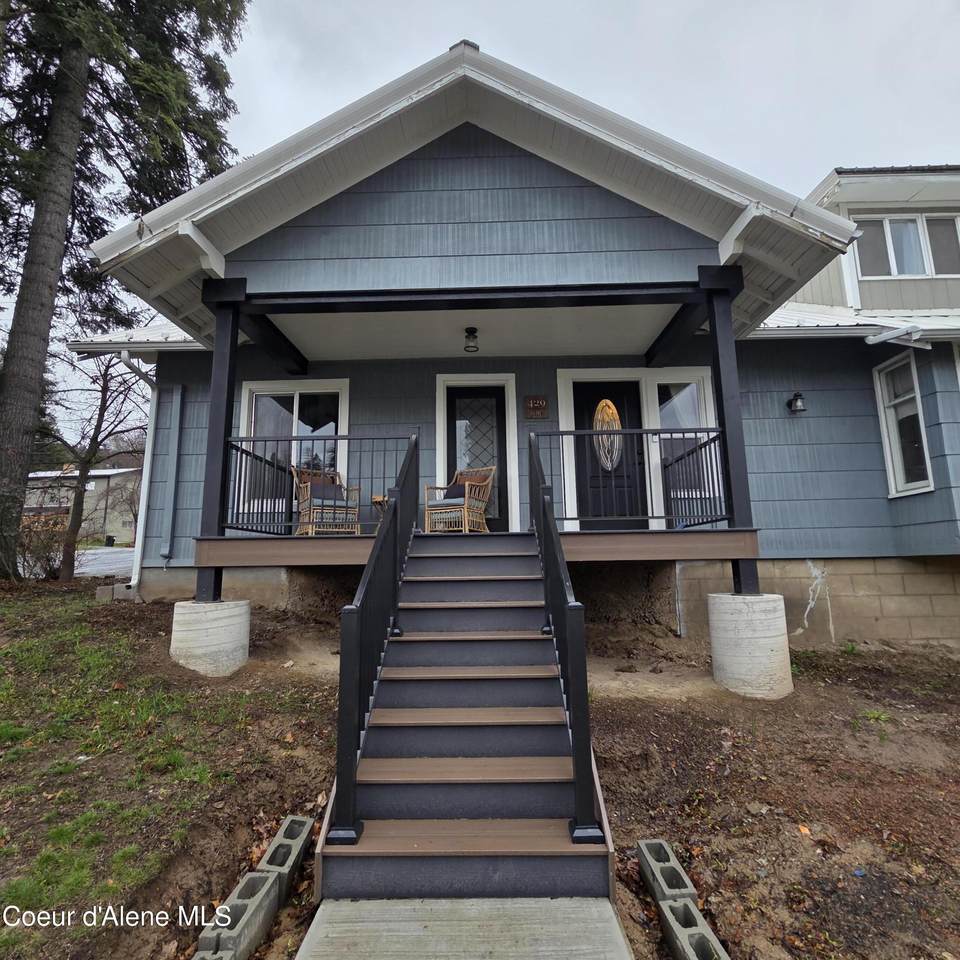 429 8th St - Photo 1