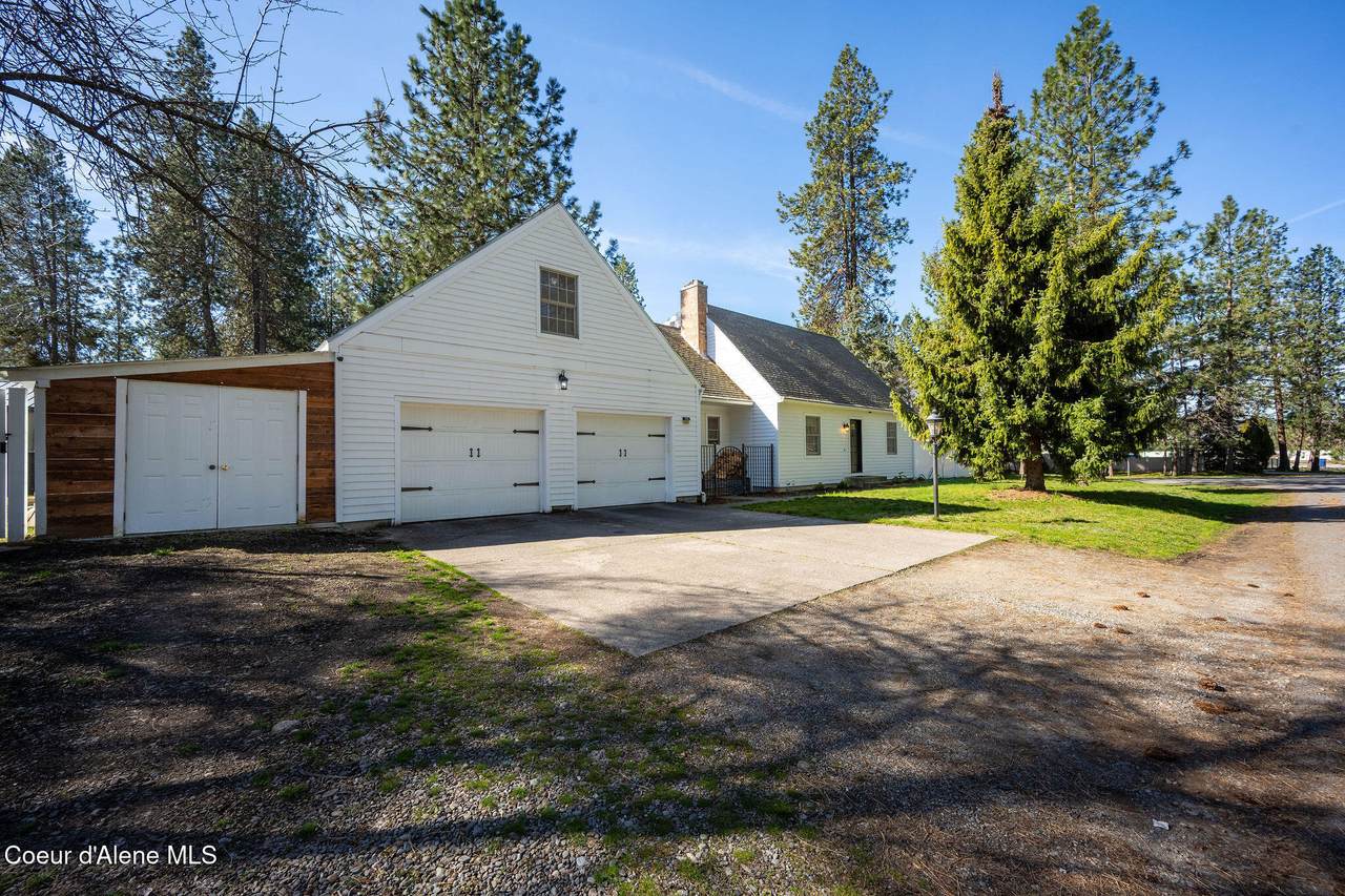 1140 Forest Park Ln - Photo 1