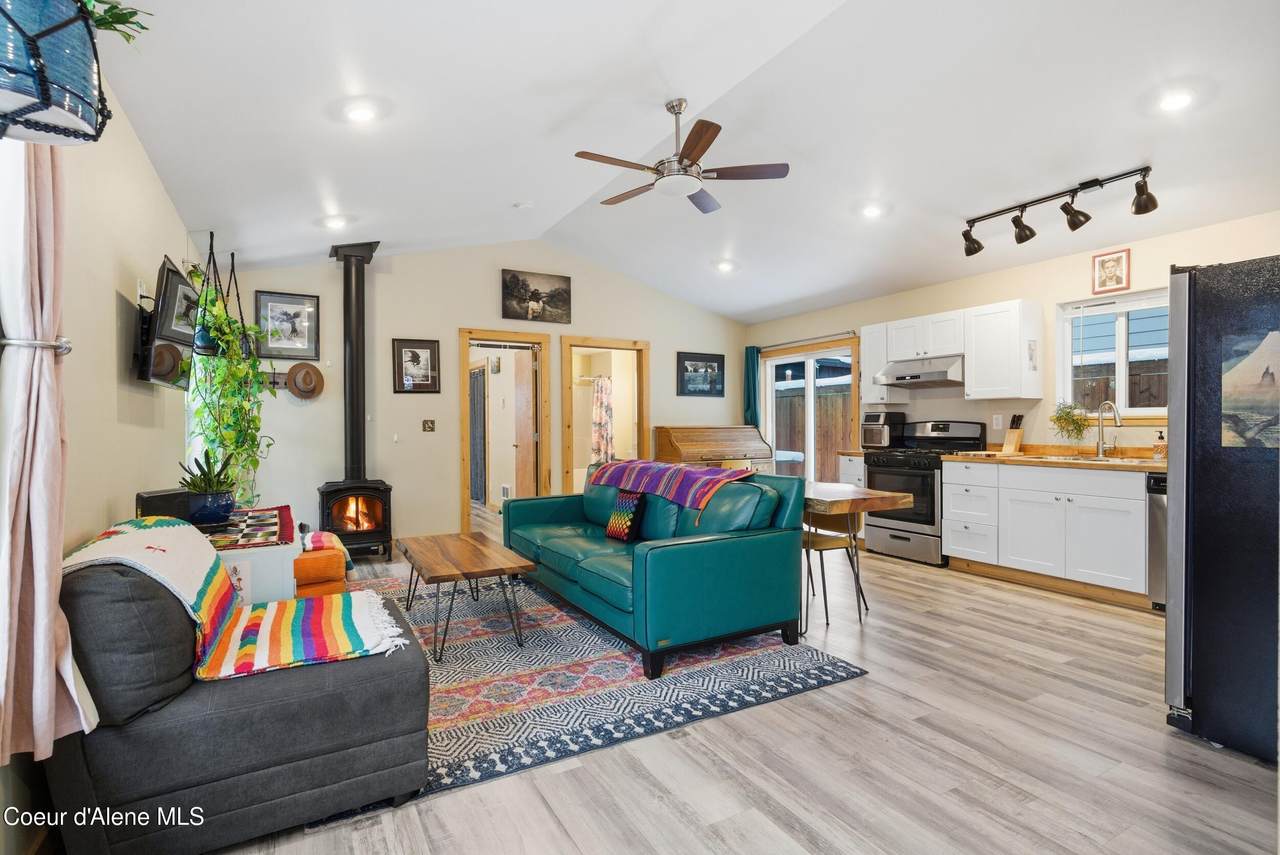 1210 Spruce St - Photo 1