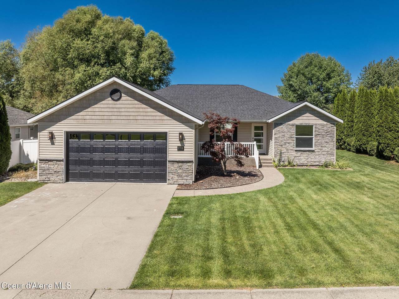 2715 Broadmoore Dr - Photo 1