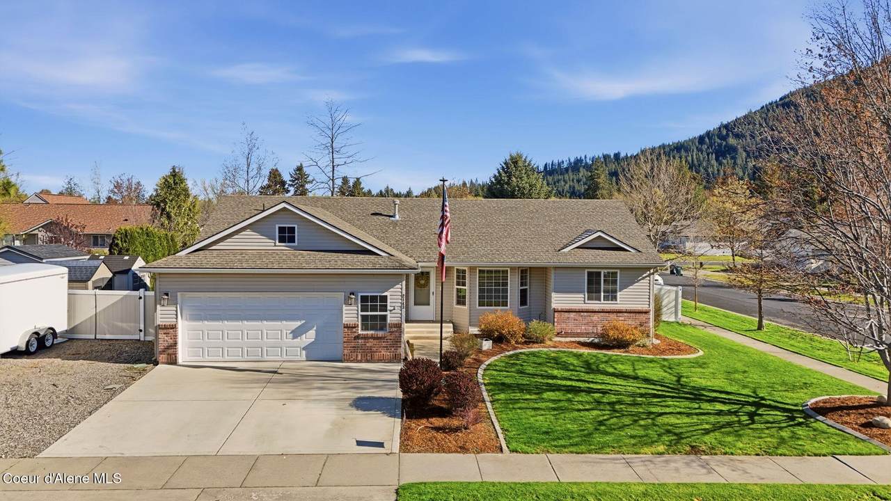 2143 Greenleaf Ln - Photo 1