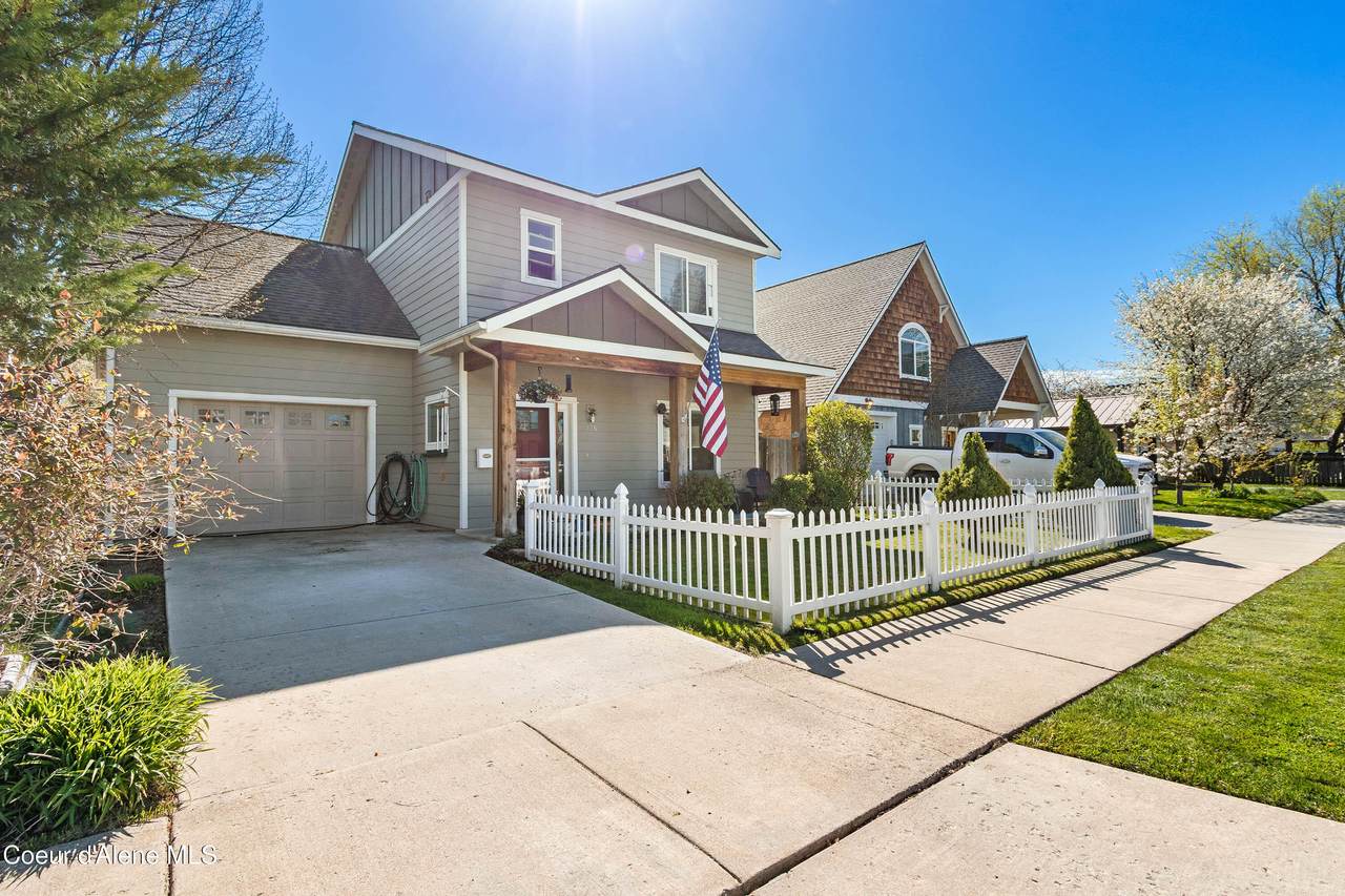 425 Ella Ave - Photo 1