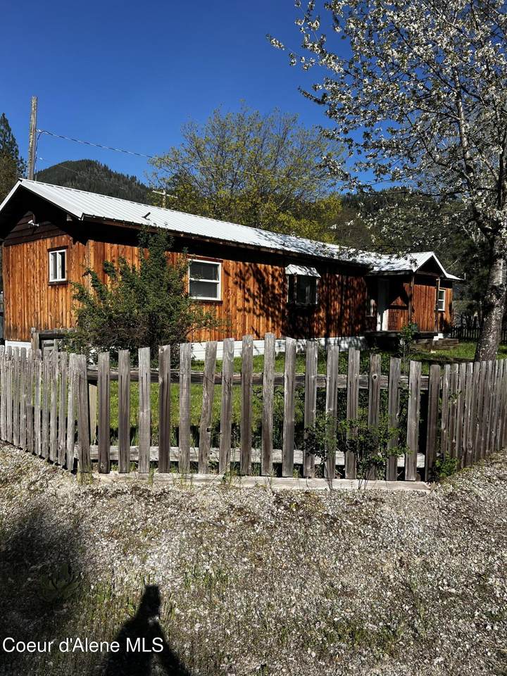 204 Mine Ave - Photo 1