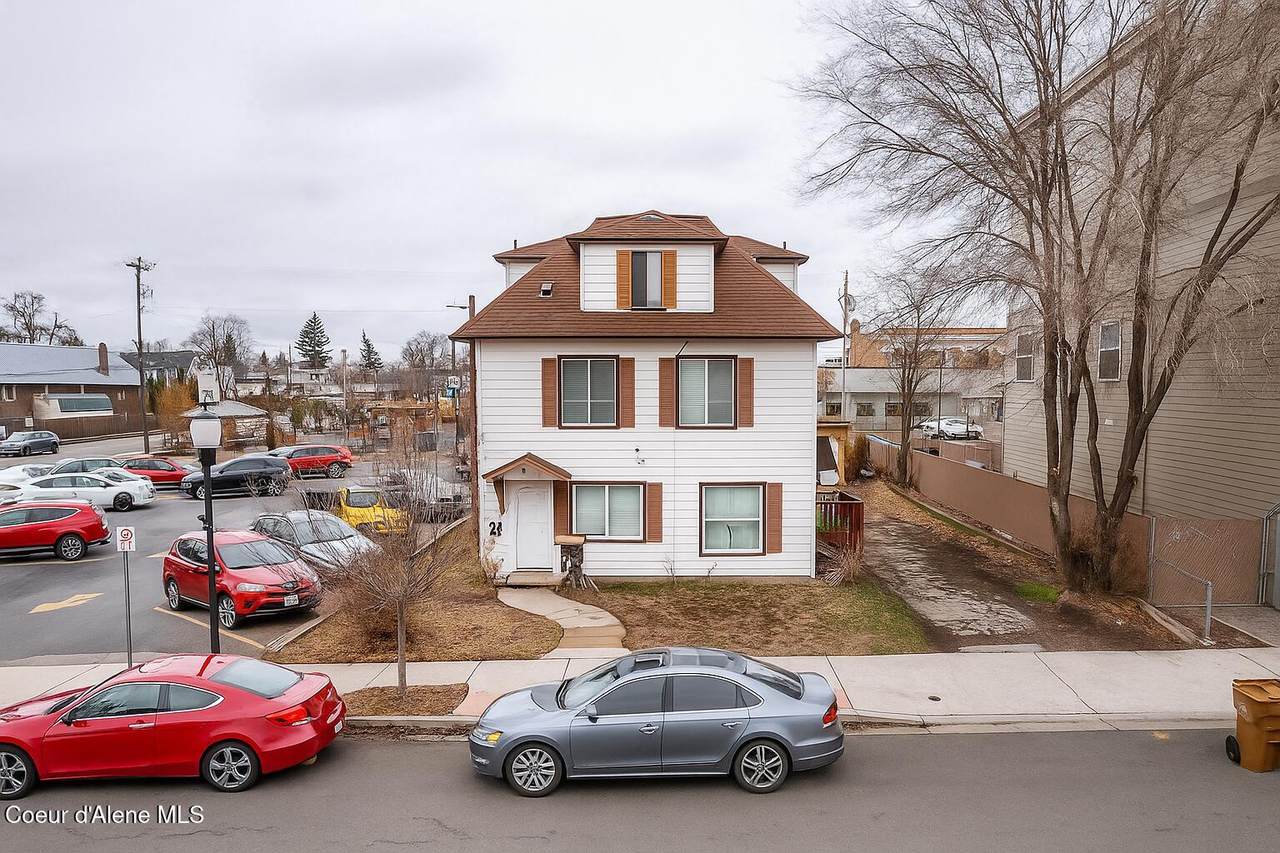 3011 Queen Ave - Photo 1