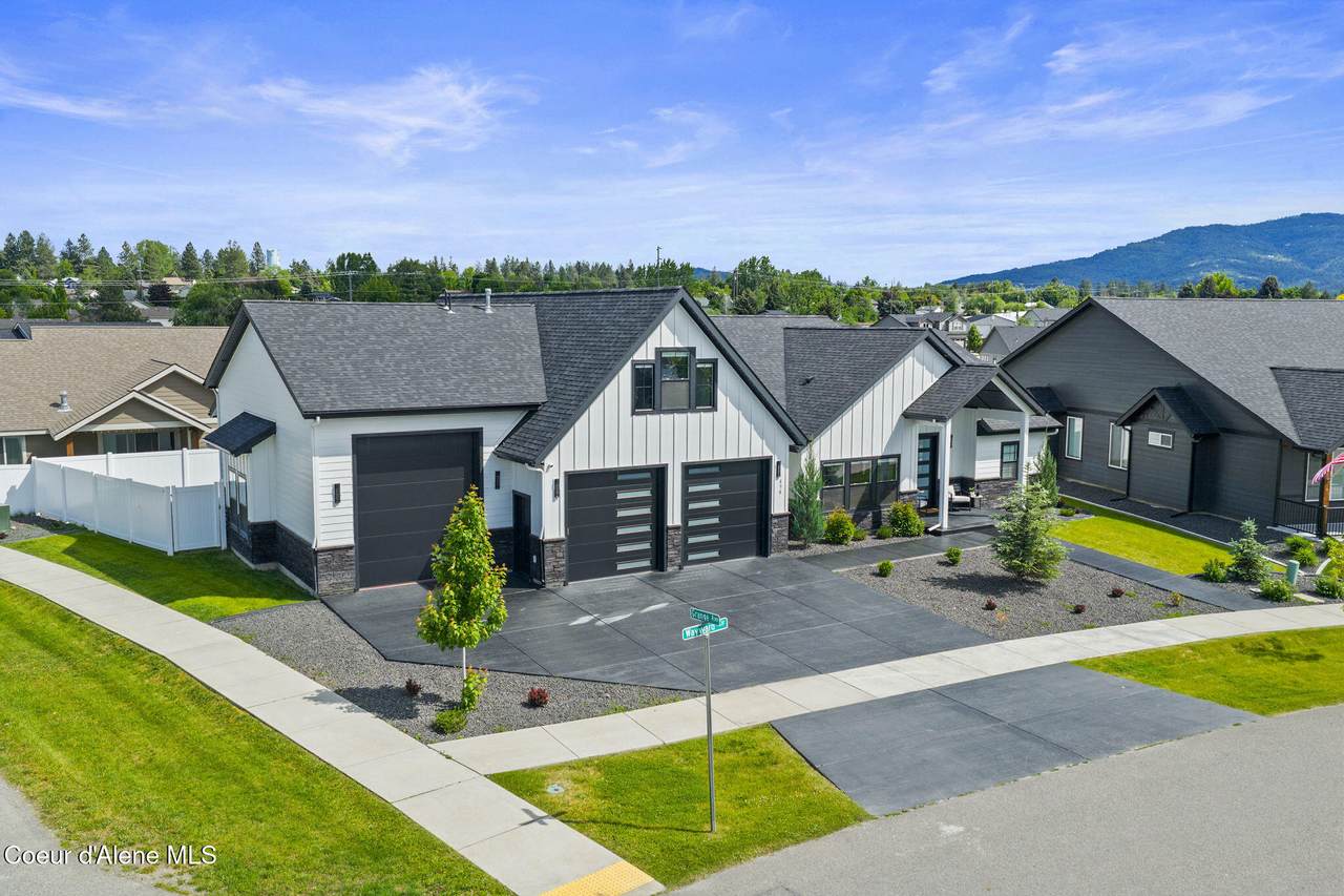 898 Wayward Cir - Photo 1