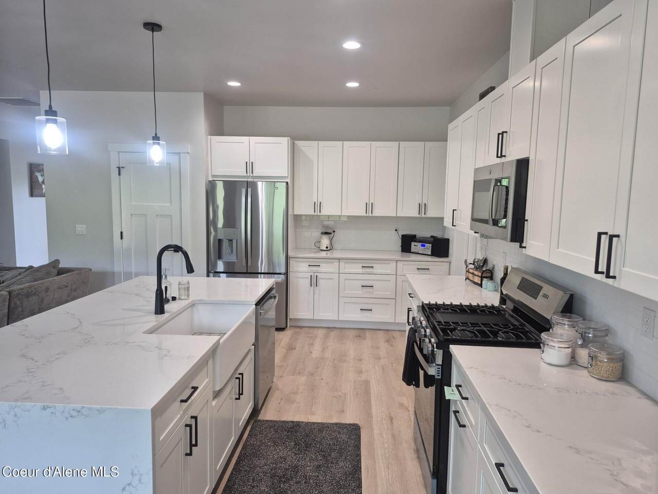 1047 Merideth Rd - Photo 1