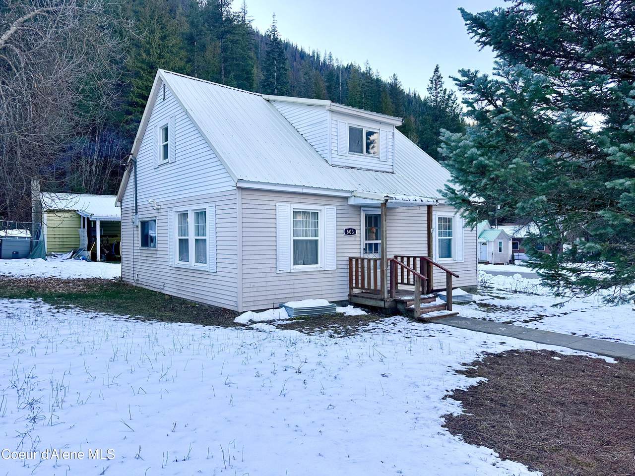 603 Larch Ave - Photo 1