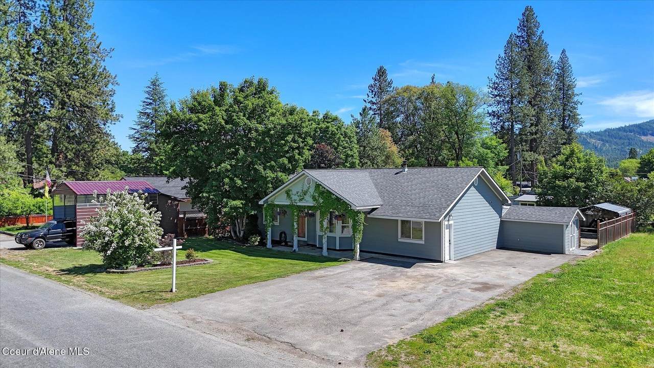 374 Dixon St - Photo 1