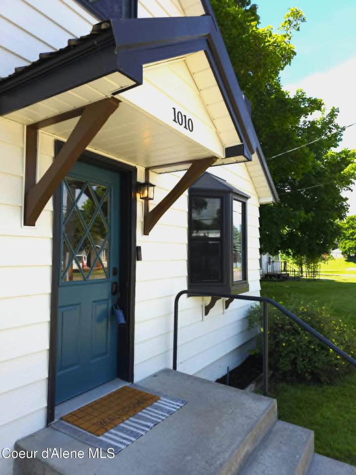 1010 Harrison Ave - Photo 1