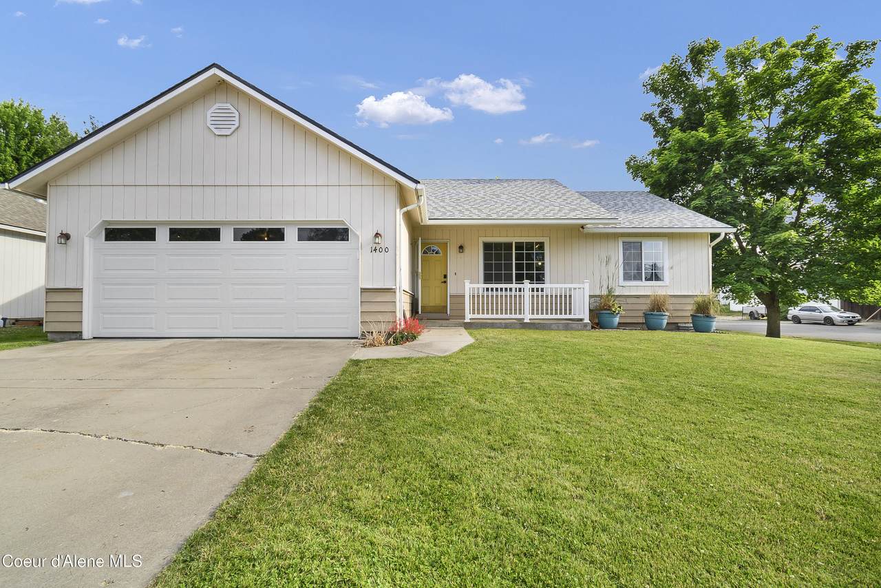 1400 Cactus Ave - Photo 1
