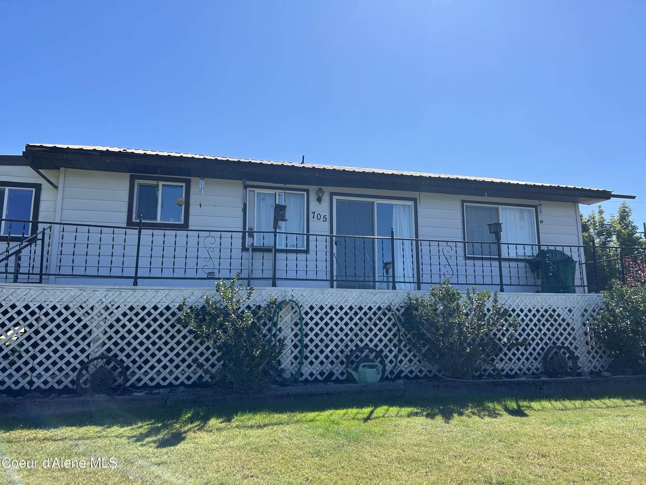 705 Center Ave - Photo 1