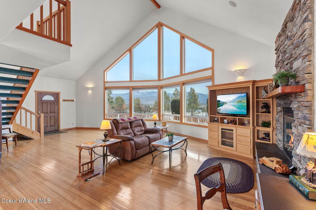 664 Stoneridge Rd - Photo 1