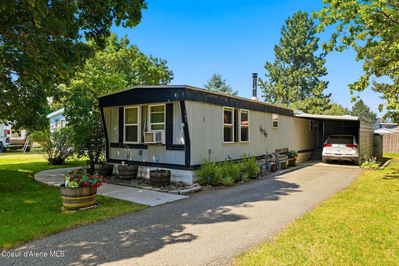 741 Kentucky Ave - Photo 1