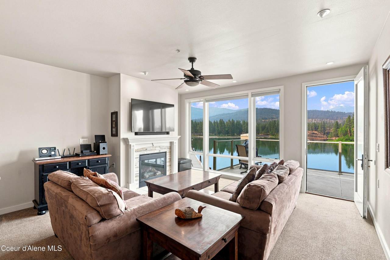 415 Waterside Dr - Photo 1