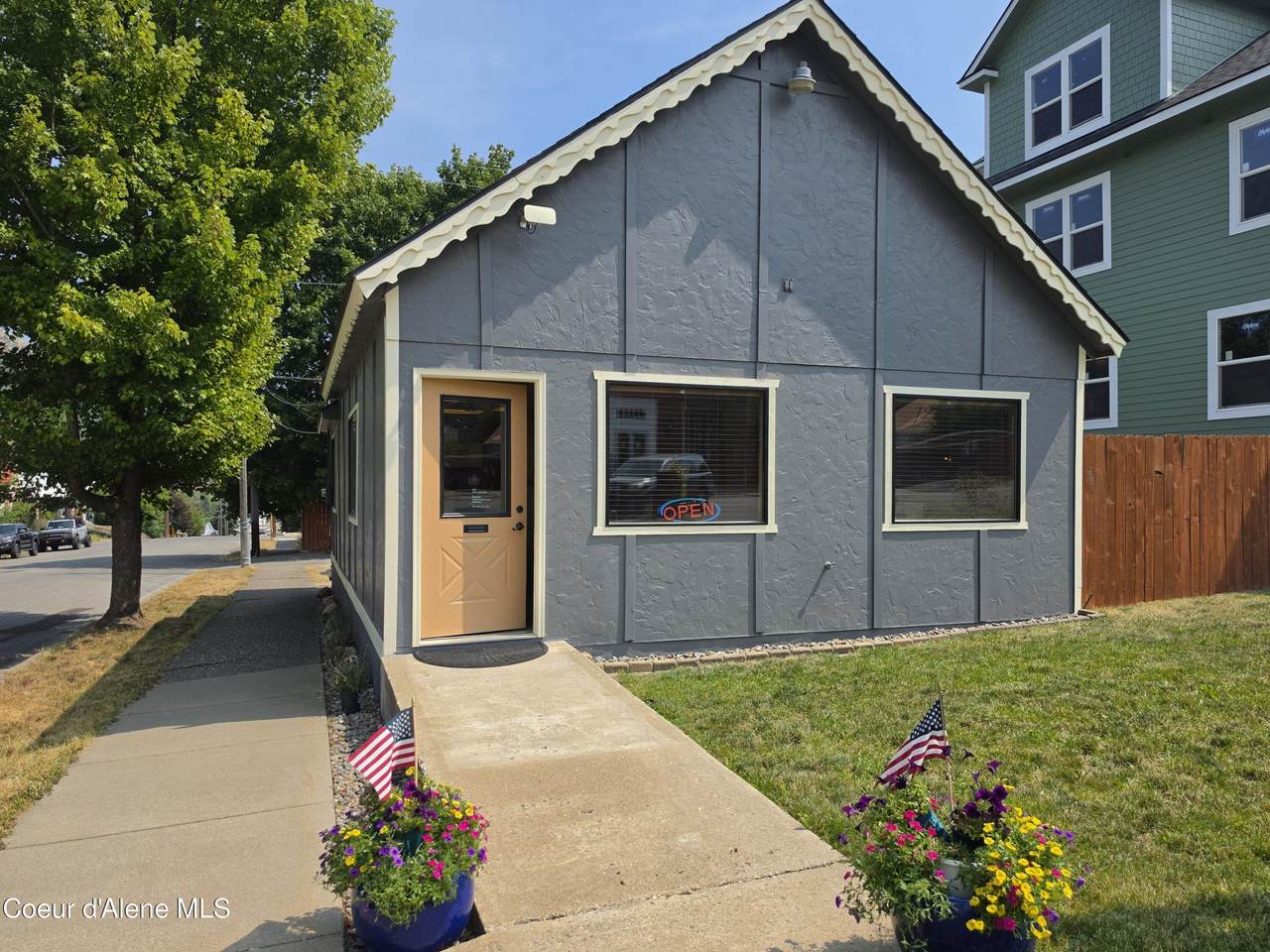 301 Division St - Photo 1