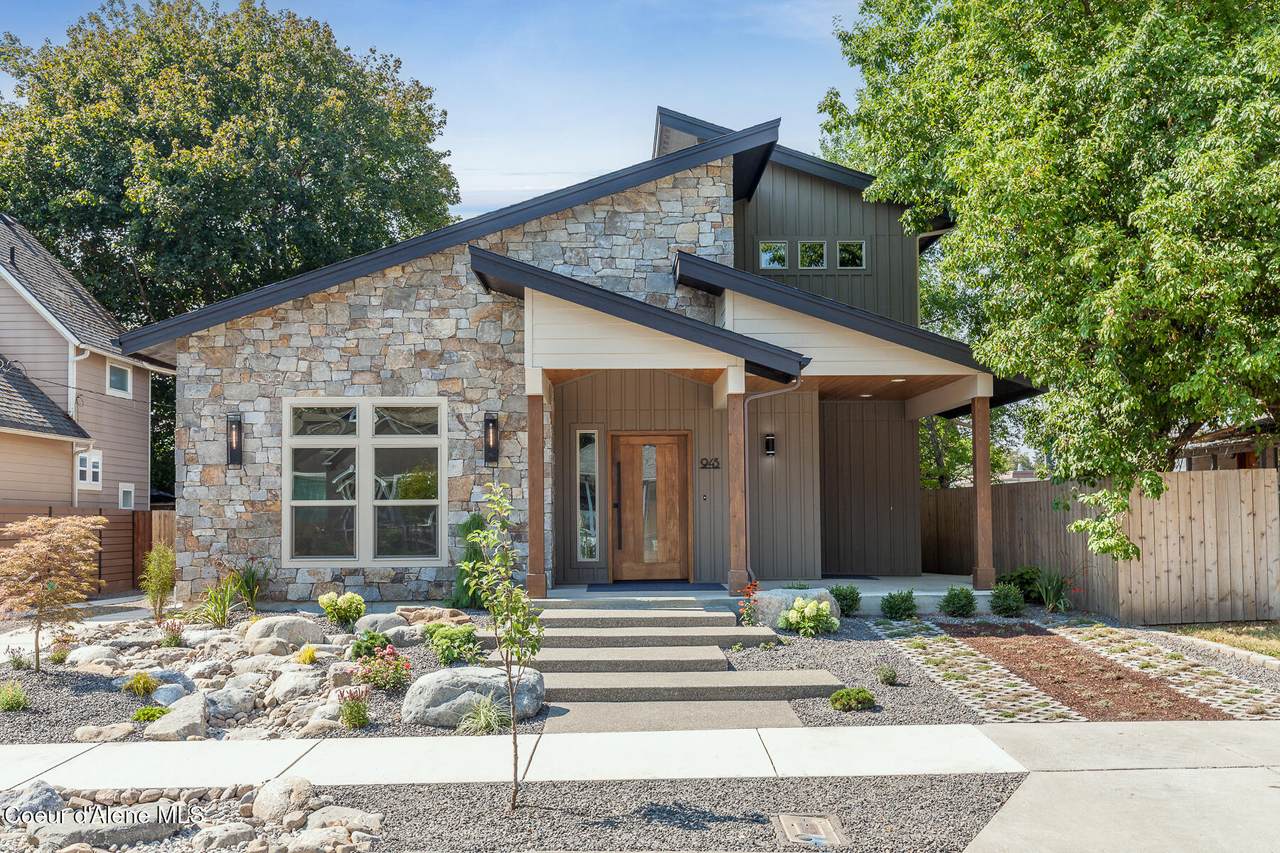 945 5TH St - Photo 1