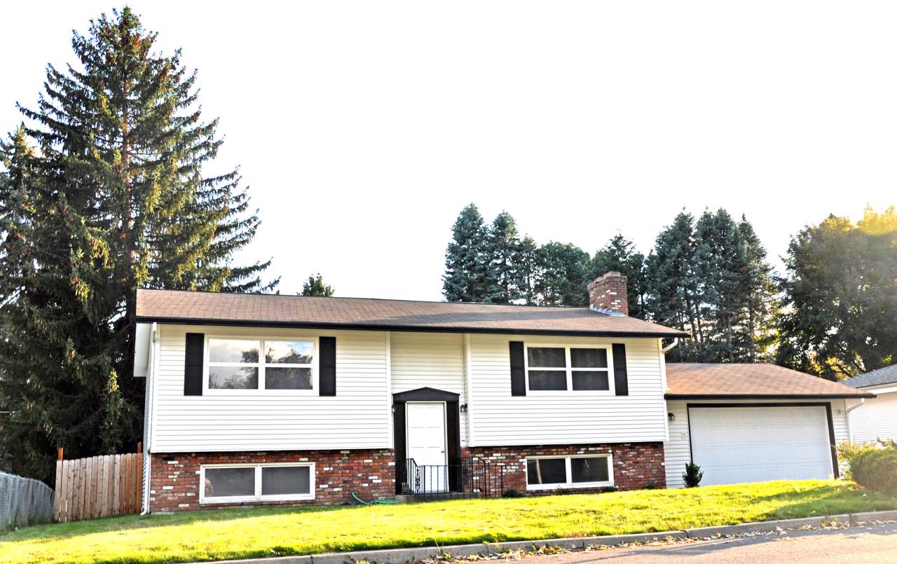 1716 Hastings Ave - Photo 1