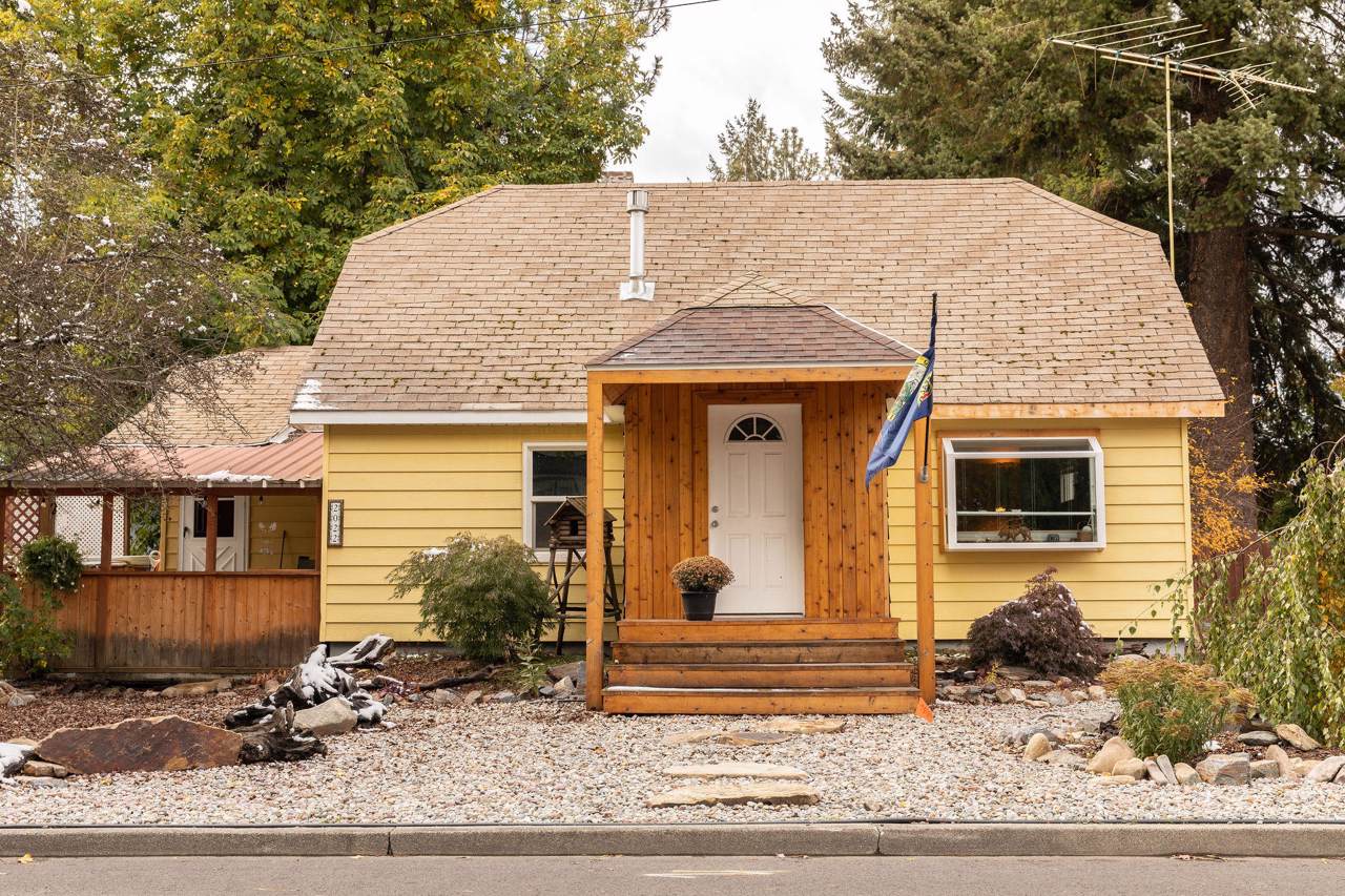 2022 Front Ave - Photo 1