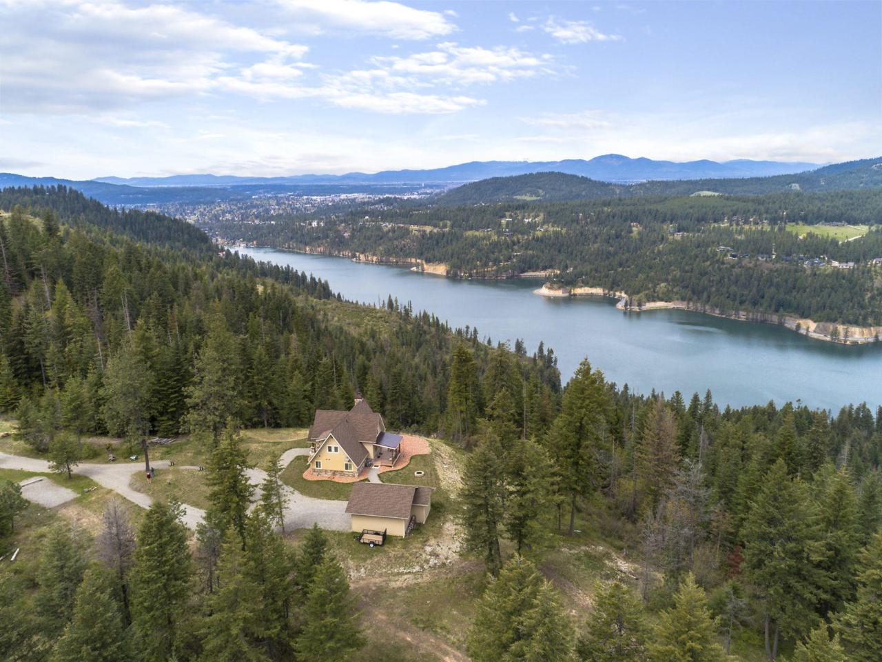 692 Cederbloom Rd - Photo 1