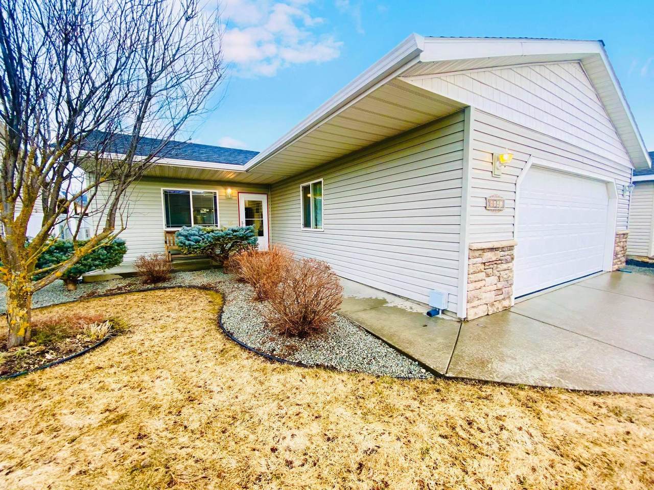 8643 Zion St - Photo 1