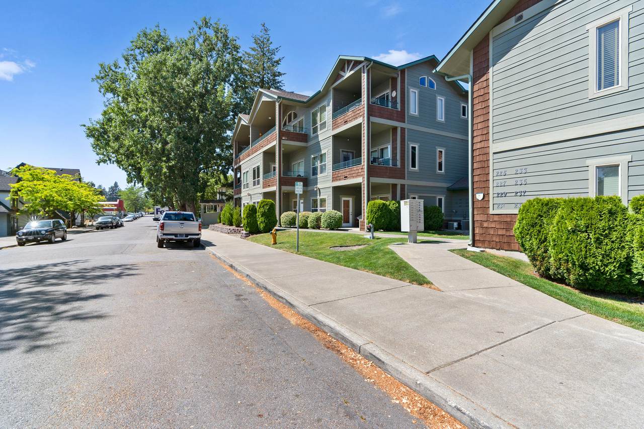 211 Indiana Ave - Photo 1