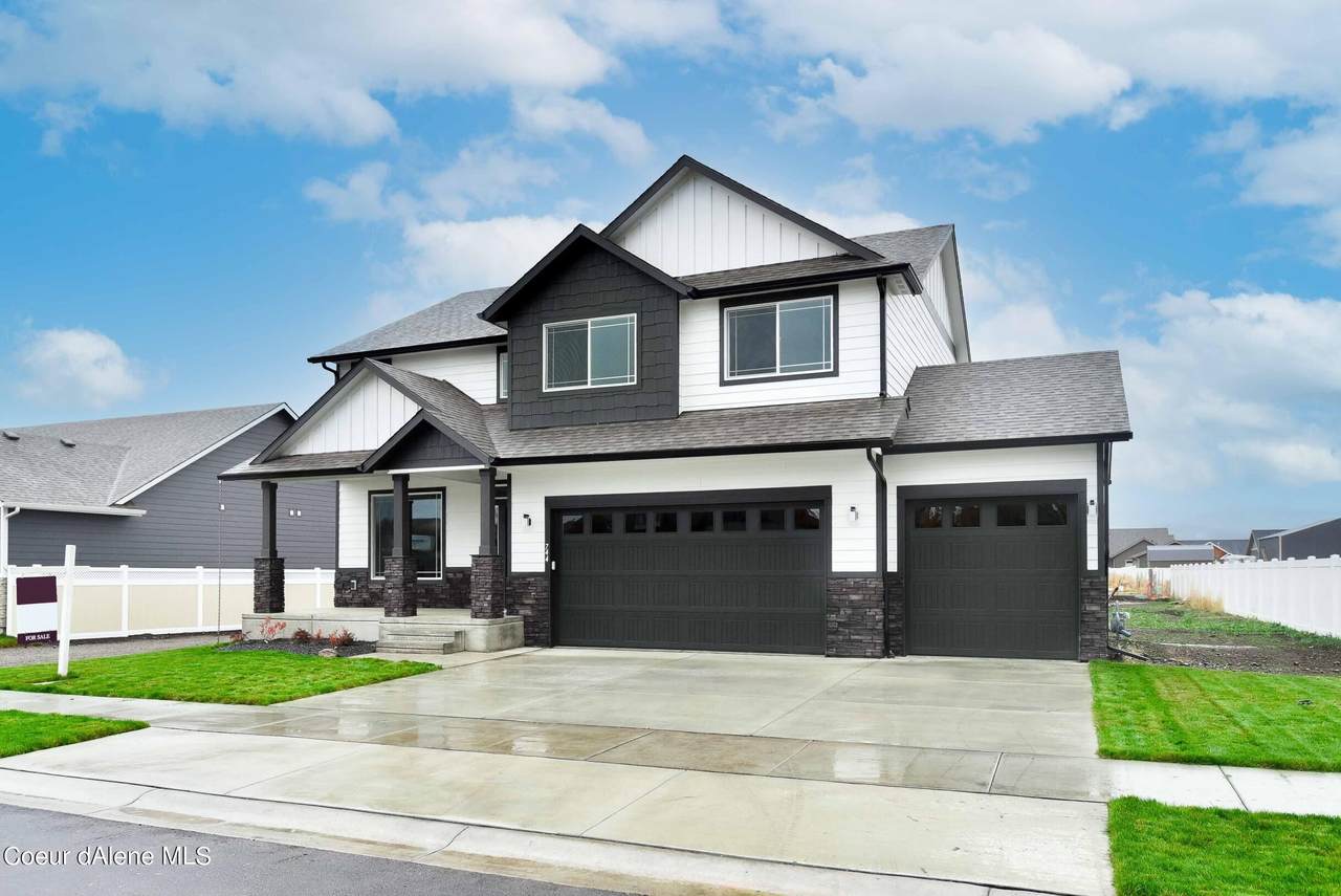 744 Rory Ave - Photo 1