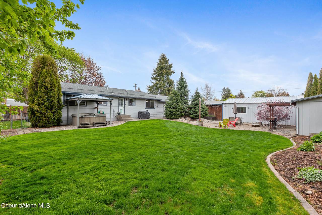 576 Dakota Ave - Photo 1
