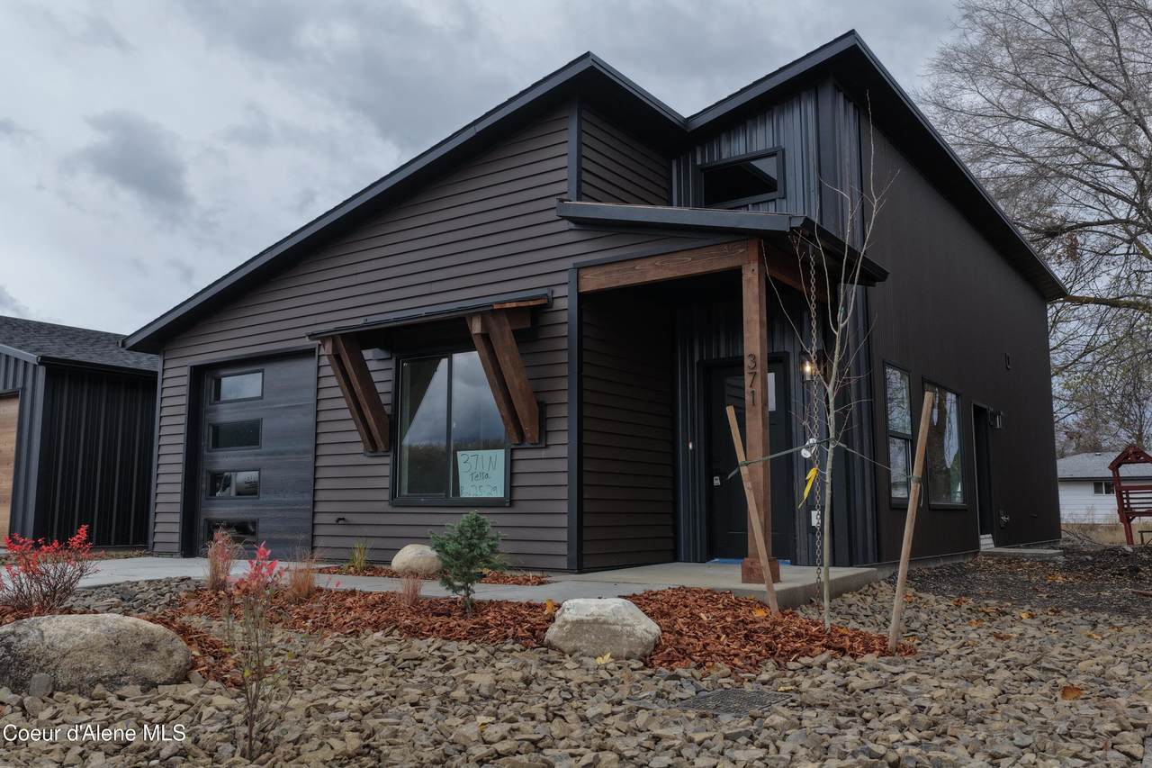 371 Terra St - Photo 1