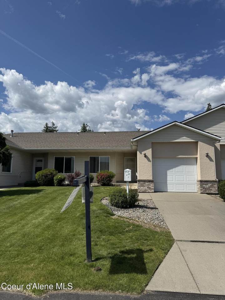 941 Woodlawn Dr - Photo 1