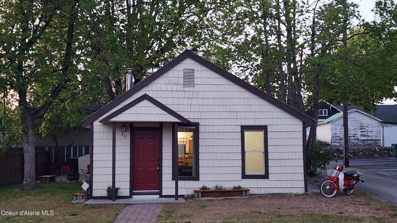 211 Birch Ave - Photo 1