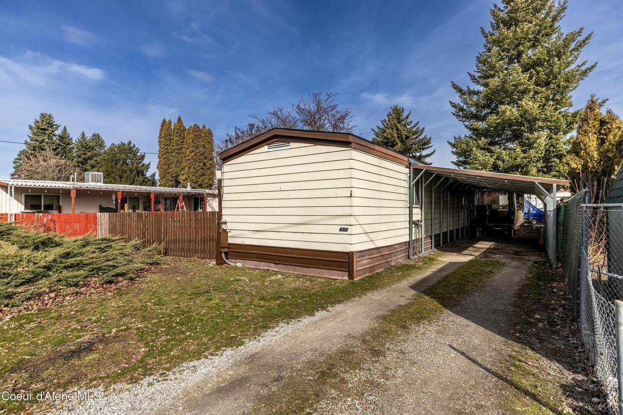 653 Wyoming Ave - Photo 1