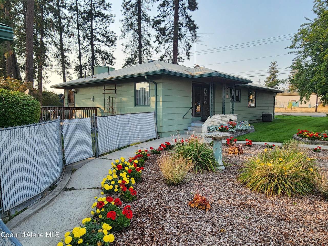 212 Mullan Ave - Photo 1