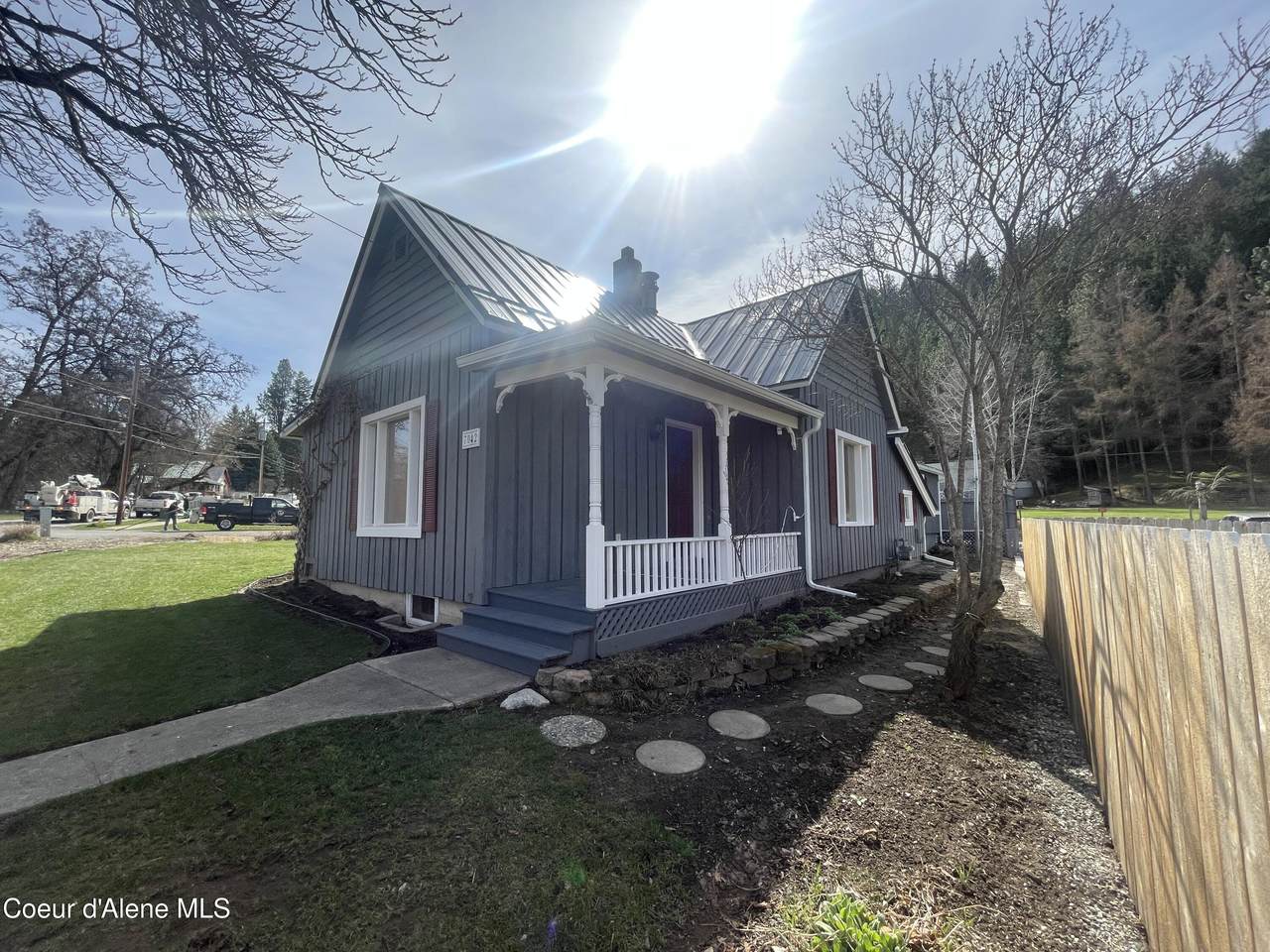 7042 Oak St. - Photo 1